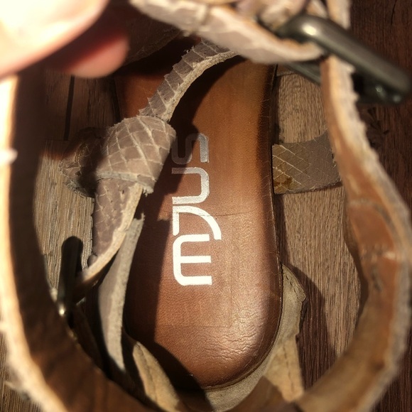 MJUS Taurus Fisherman Beige Leather Strappy Snake Print Sandals w Buckes Sz 5.5 - Picture 5 of 7